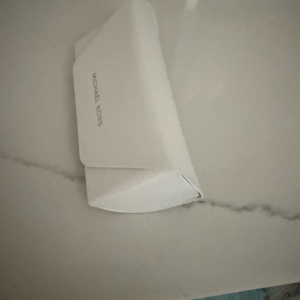 Michael Kors white glasses case - Picture 2 of 6